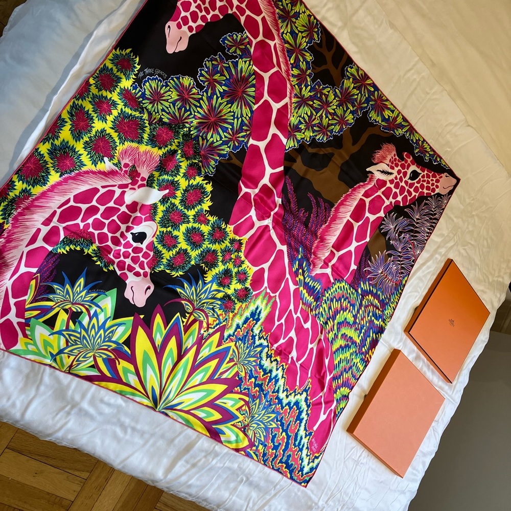 🧣 Hermes Three Graces Pink and Multicolor Giraffe Scarf - Picture 6 of 10